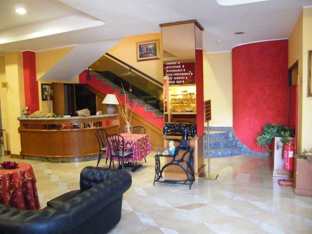 Hotel Residence Memmina Фрозиноне Интерьер фото