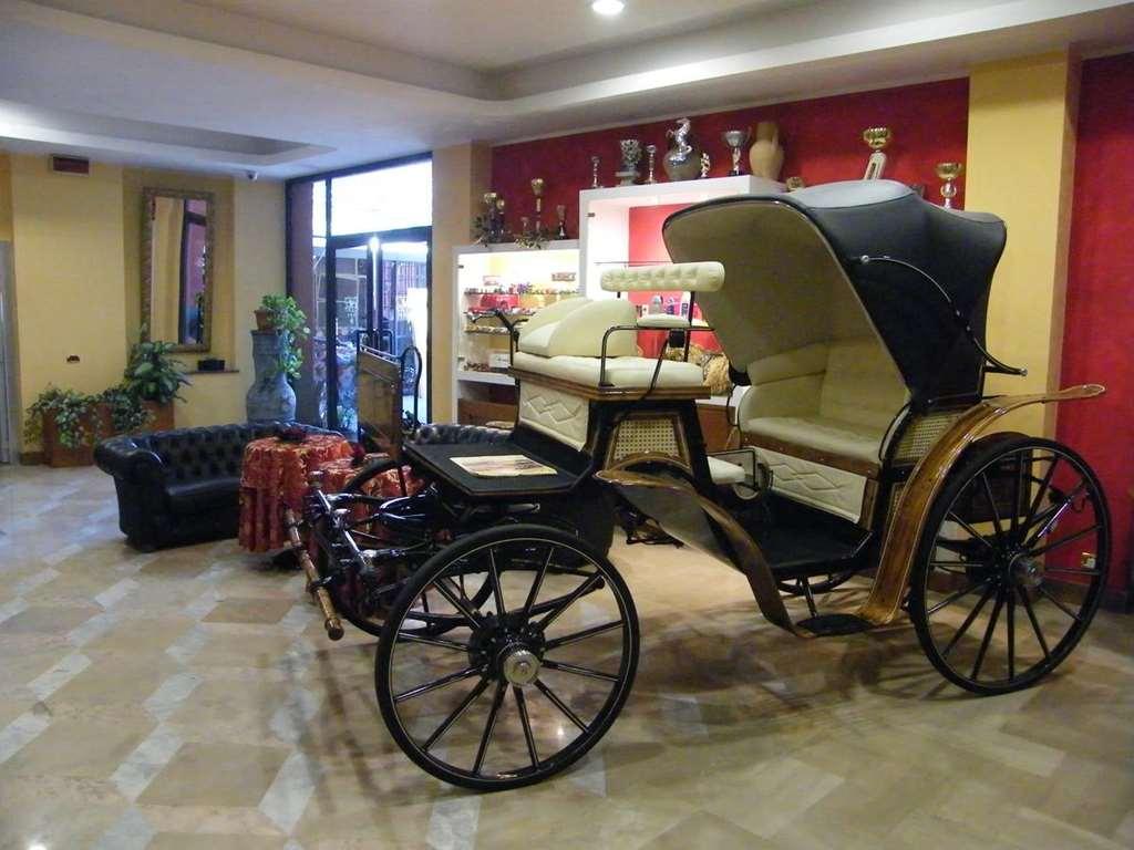 Hotel Residence Memmina Фрозиноне Интерьер фото