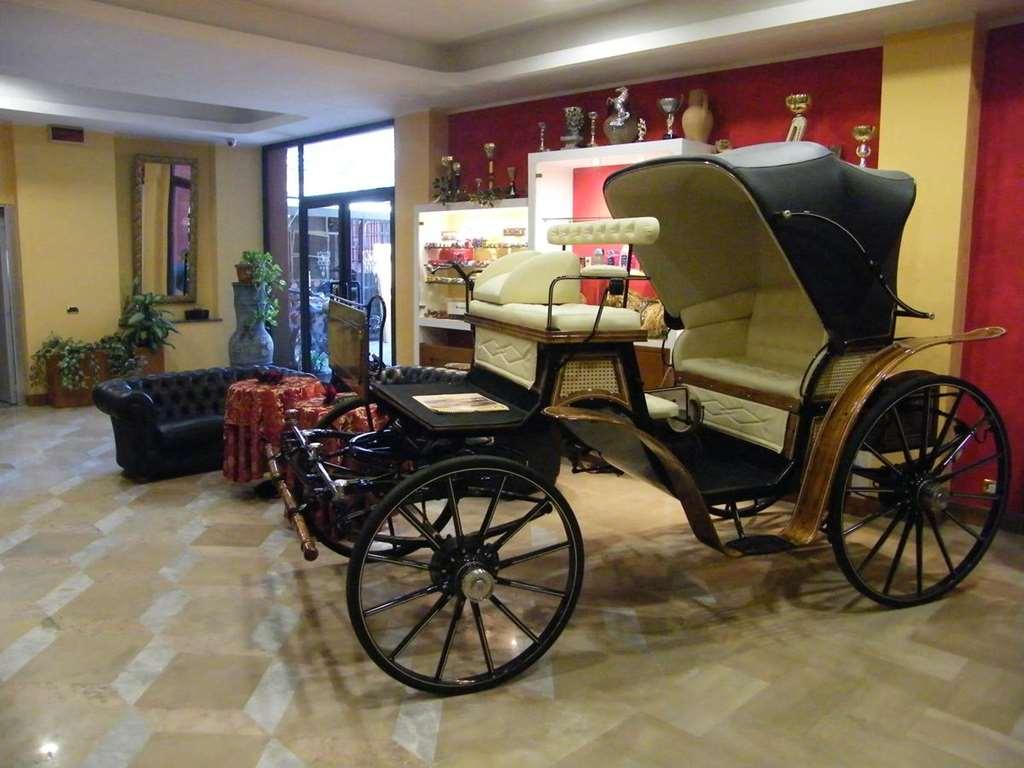 Hotel Residence Memmina Фрозиноне Интерьер фото